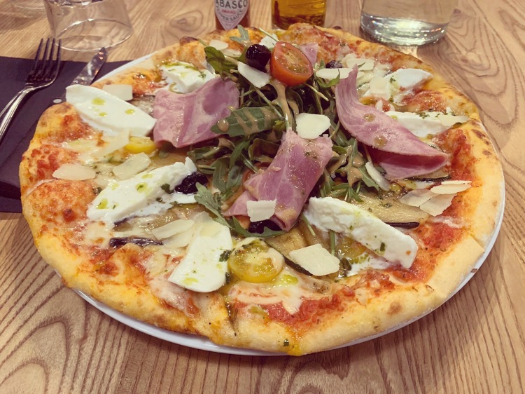Pizza feux de bois restaurant italien Le Dinapoli Vénissieux Halal